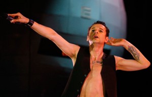 Dave Gahan operat de o tumoare canceroasă video Vedete Unica ro