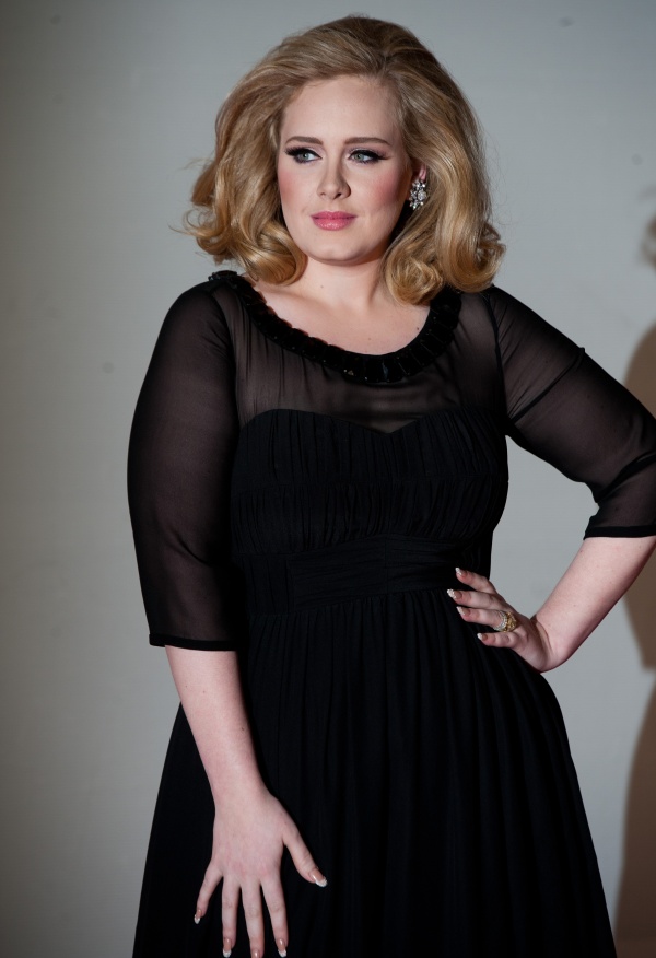 Adele va deveni mămică… în două luni! | Unica.ro