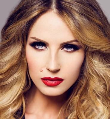 Andreea Bănică, super sexy, dar nemachiată! Îți place cum arată? FOTO