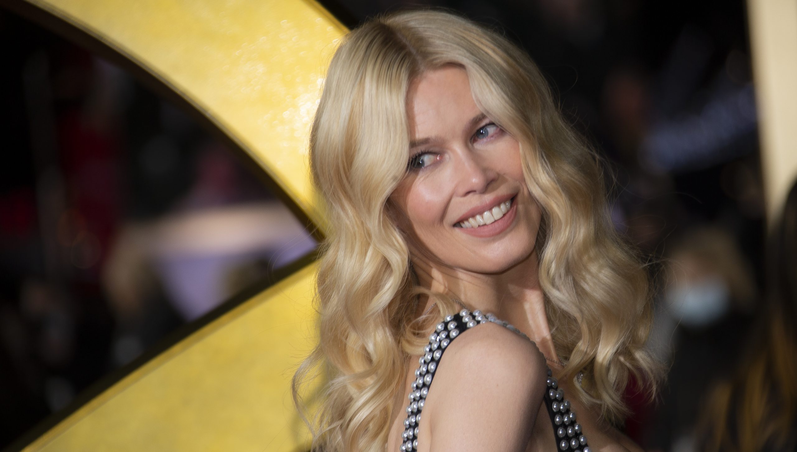 Claudia Schiffer, secrete de beauty pentru a îmbătrâni cu grație. Fostul  supermodel a împlinit 53 de ani | Frumuseţe | Unica.ro